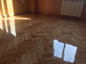 Parquet Espiga Roble Brillo